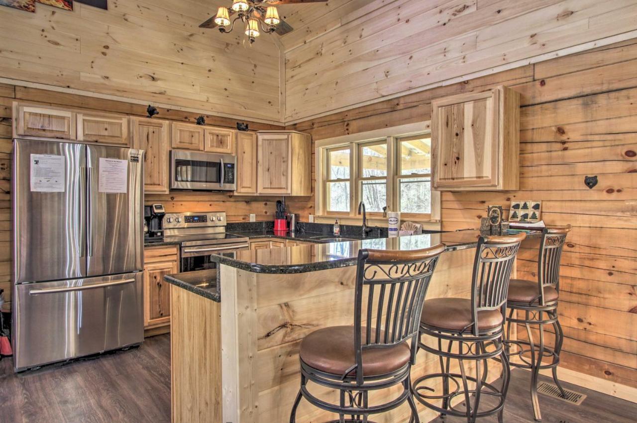 The Phoenix Cabin With Hot Tub In Gatlinburg! Kültér fotó