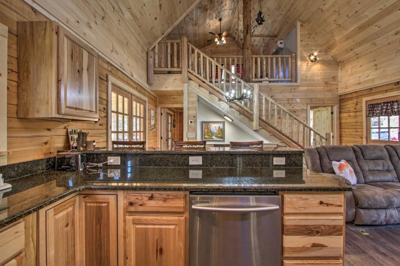 The Phoenix Cabin With Hot Tub In Gatlinburg! Kültér fotó