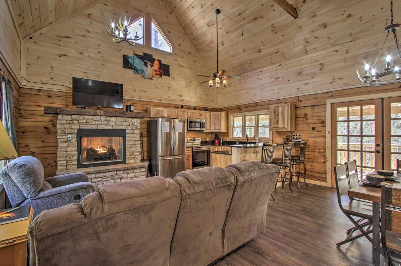 The Phoenix Cabin With Hot Tub In Gatlinburg! Kültér fotó