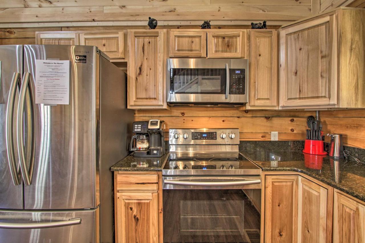 The Phoenix Cabin With Hot Tub In Gatlinburg! Kültér fotó