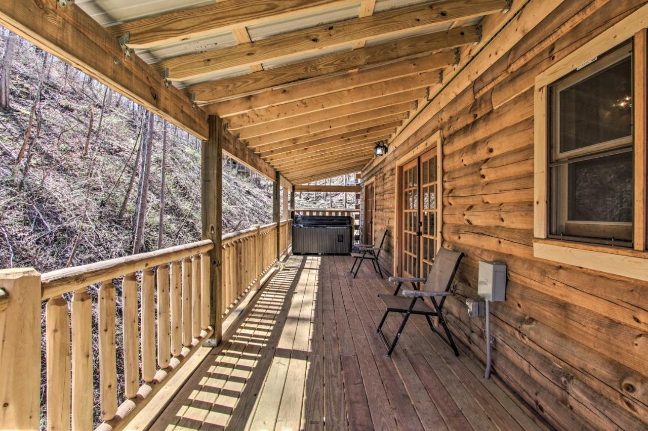 The Phoenix Cabin With Hot Tub In Gatlinburg! Kültér fotó